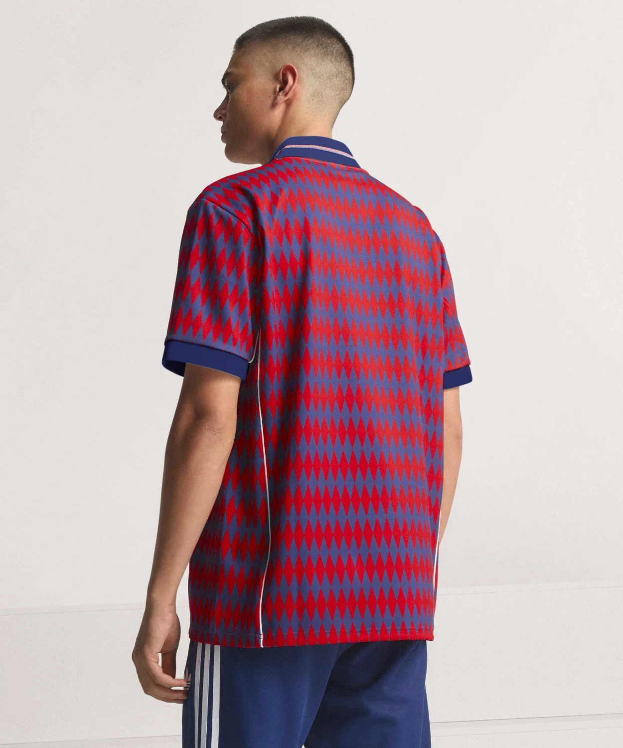 Мужская футболка с V-образным вырезом и вышивкой FC Bayern Munich LFSTLR Jersey Adidas, Red — фото 3