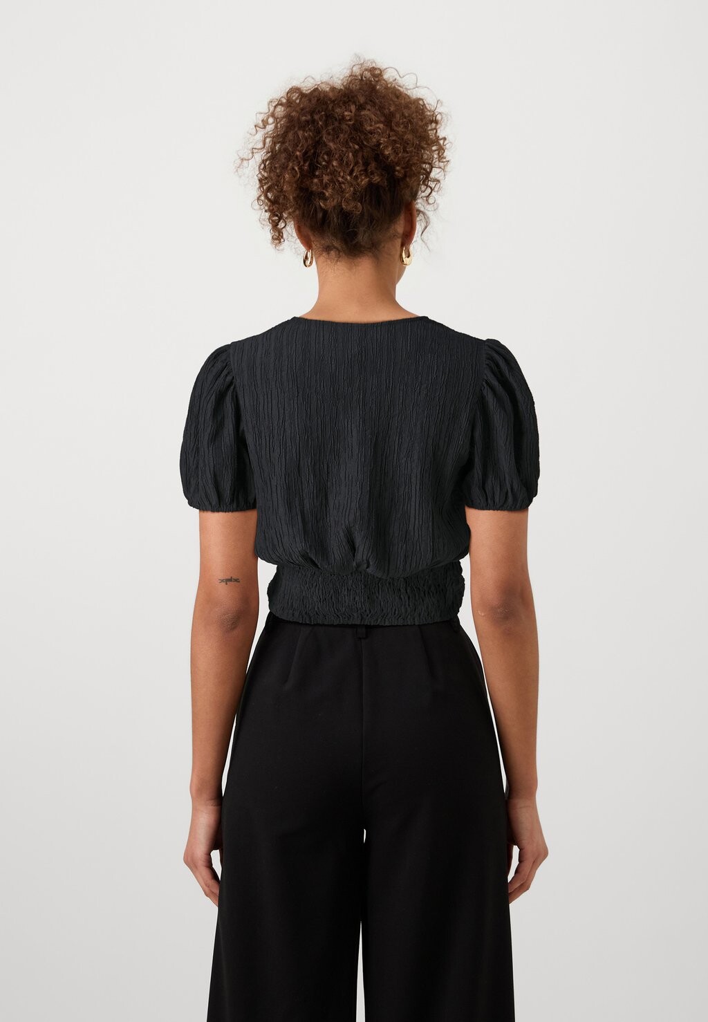 

Блуза VMANDREA CROPPED Vero Moda, черный