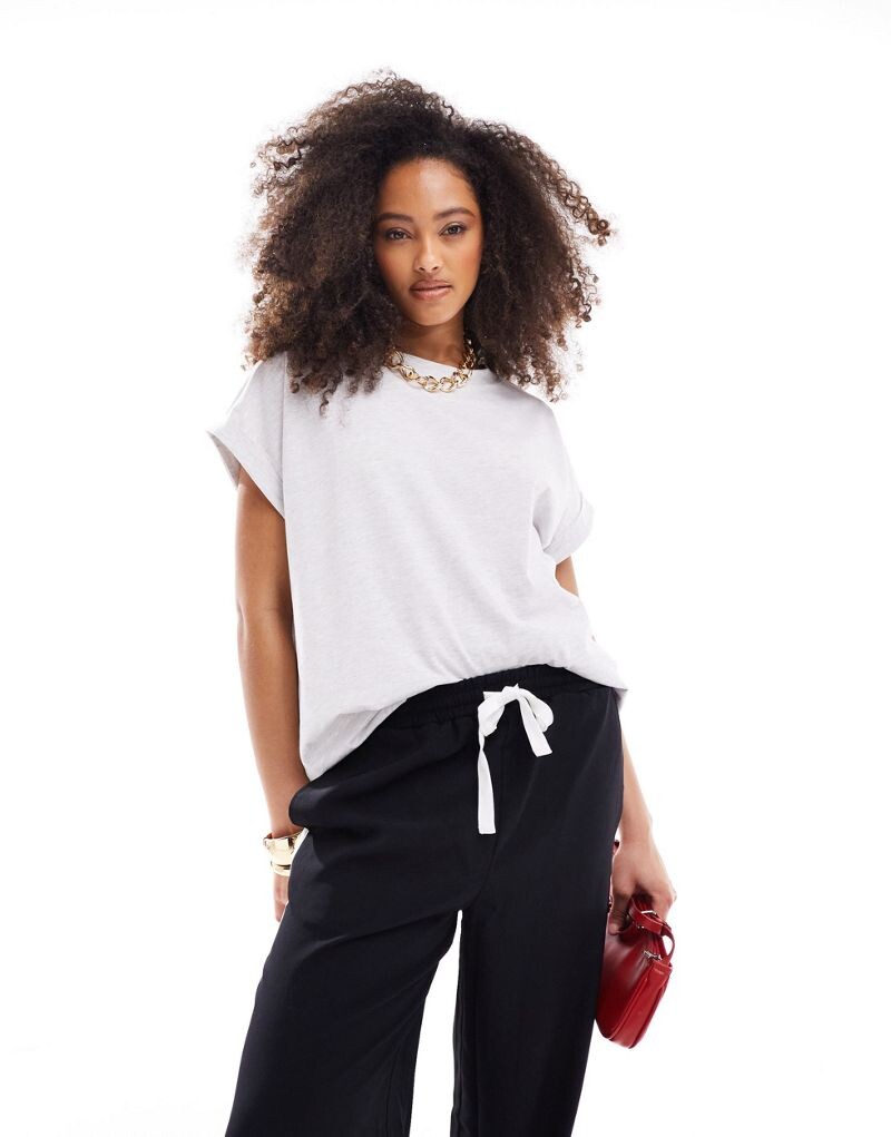 

Ярко-желтая футболка с откатными манжетами ASOS DESIGN
