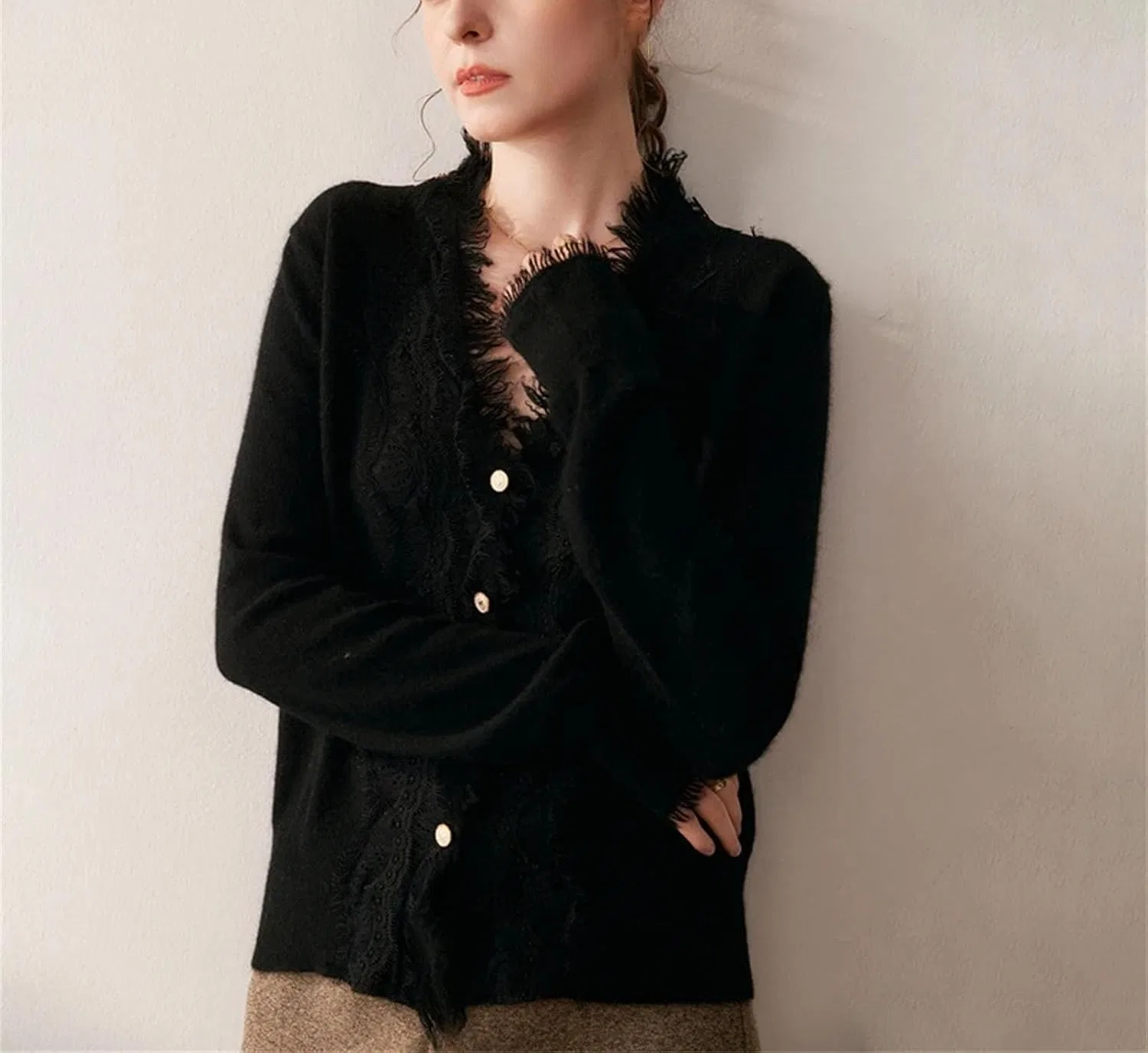 Женский кардиган с V-образным вырезом, с длинным рукавом, Lace Knitted Sweater, светлый кэмел — фото 3