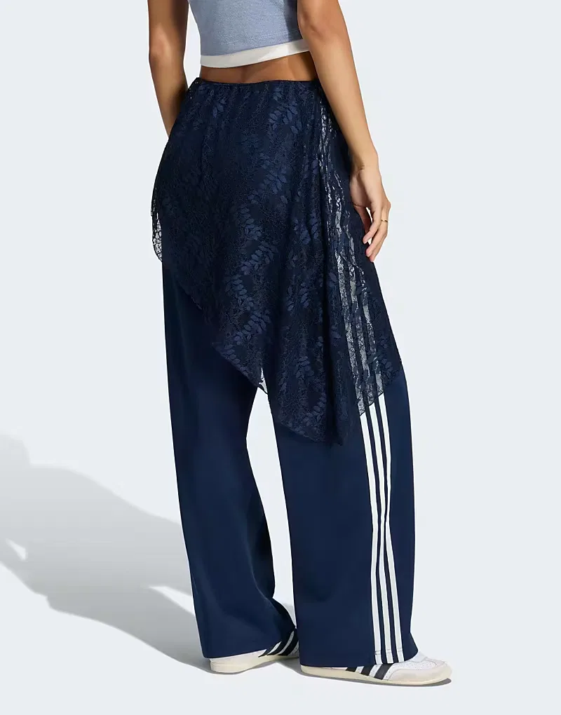 Спортивные брюки Adidas Originals 2-в-1 Firebird свободного кроя с кружевной юбкой, темно-синий — фото 2