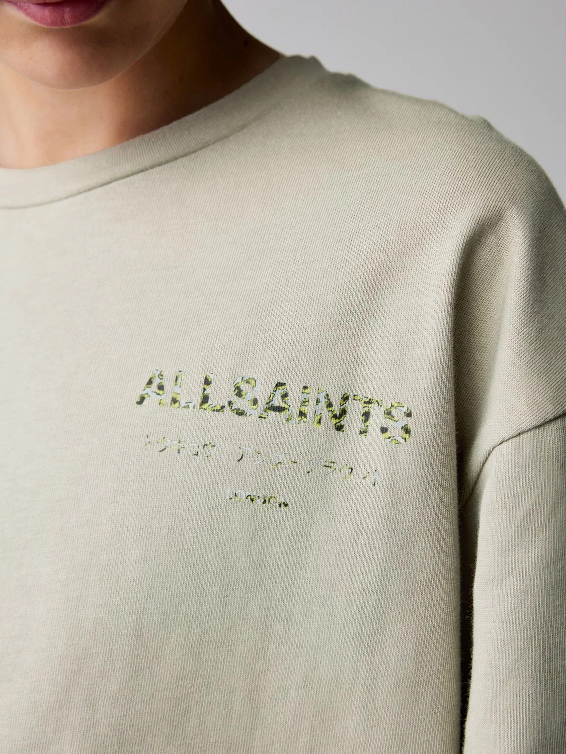 Футболка Oversized Underground Crew Neck, All Saints, Stone/Camo — фото 4