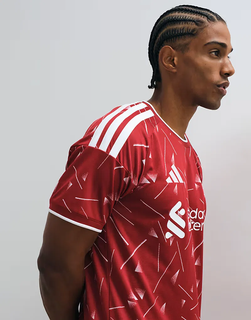 Домашняя футболка Ливерпуля от Adidas сезона 26/27, красно-белая — фото 3