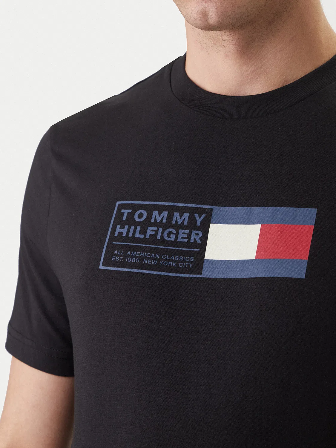 Мужская футболка стандартного кроя Brand Love Box Tommy Hilfiger, черный — фото 4