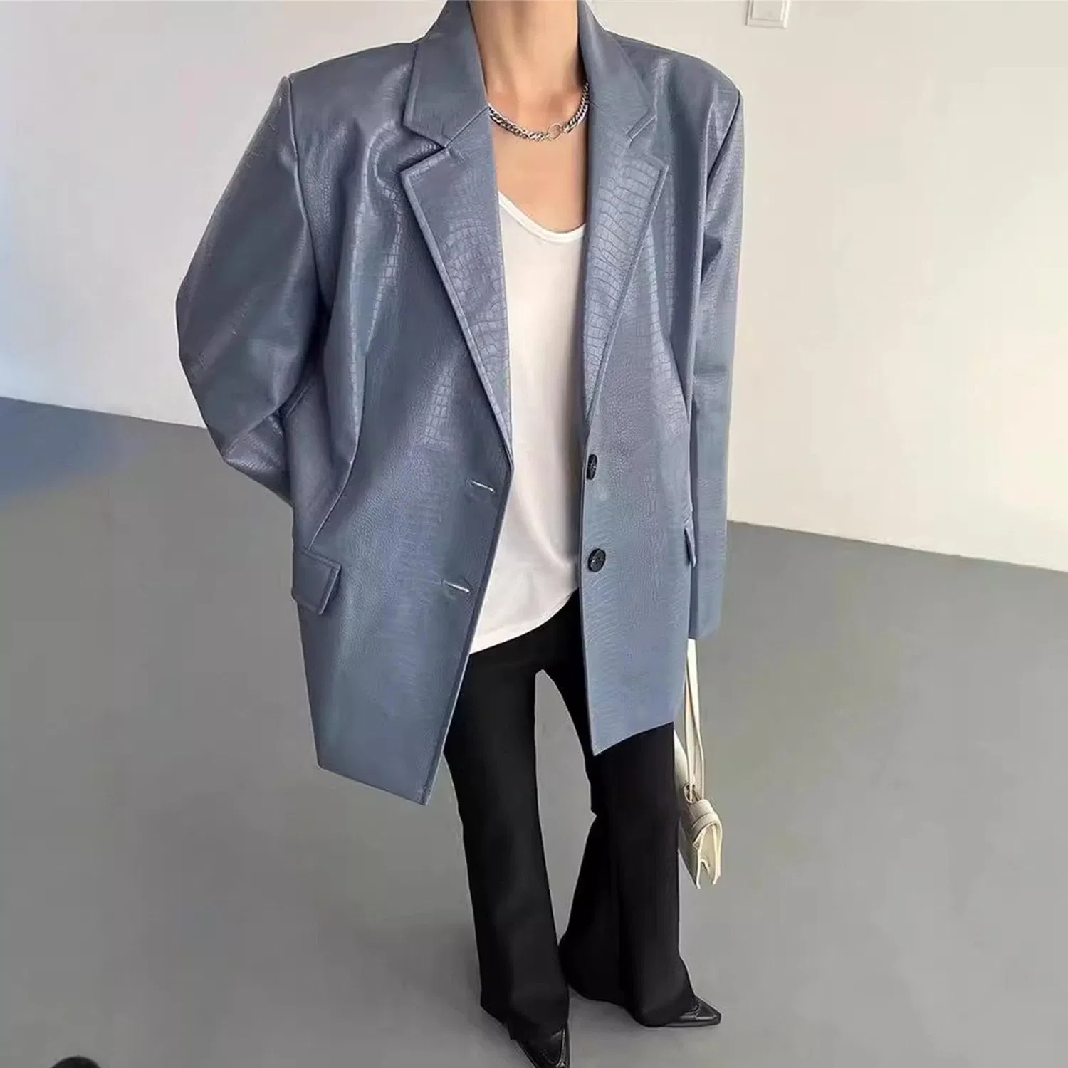 Женская куртка-косуха из экокожи oversize, Azzurro cielo — фото 3