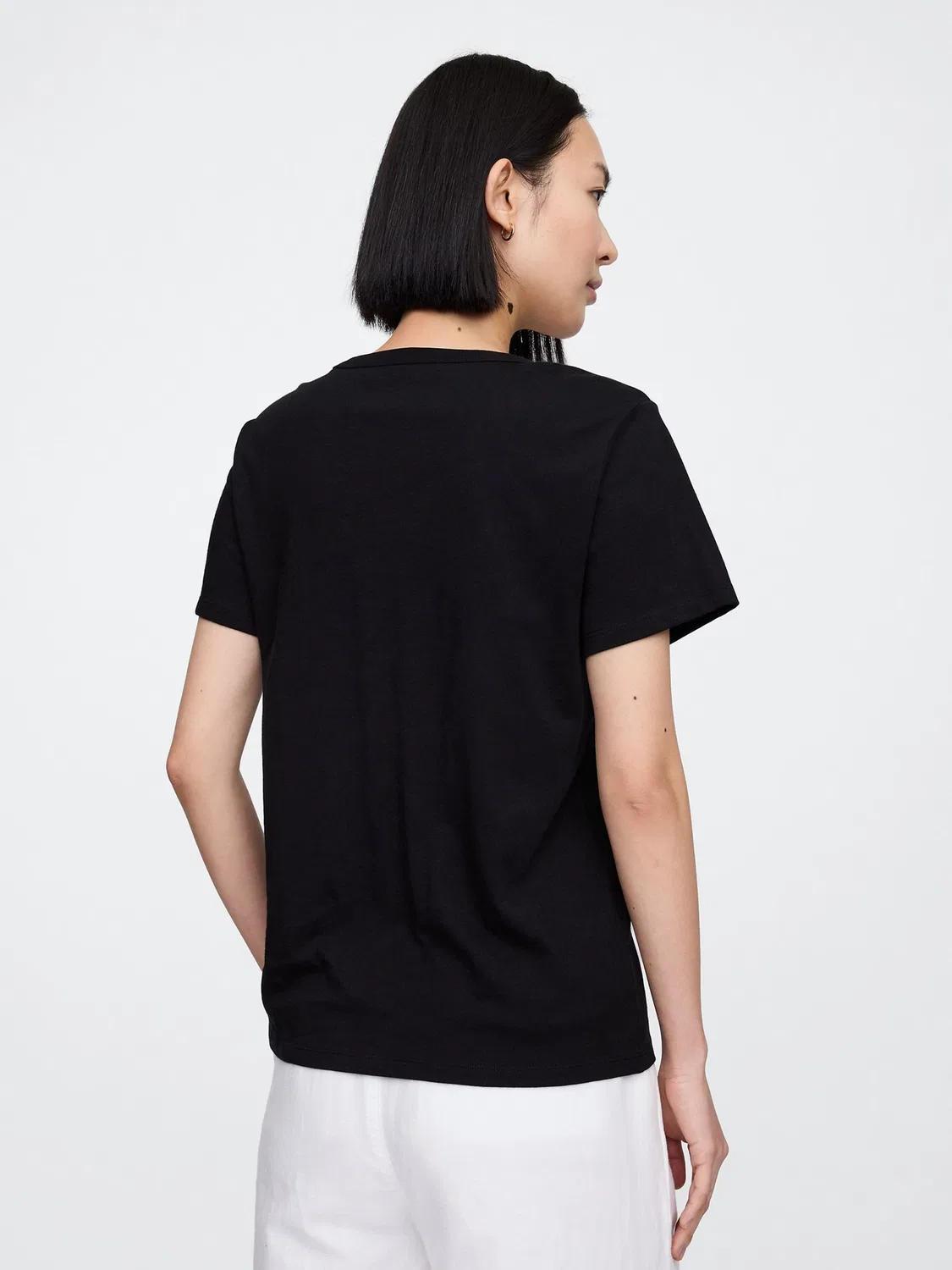 Футболка с V-образным вырезом Gap Black Gap, черный — фото 2