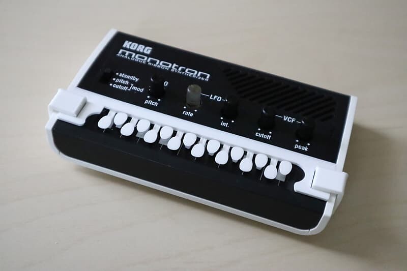

Распечатанная на 3D-принтере клавиатура для Korg Monotron, Duo, Delay