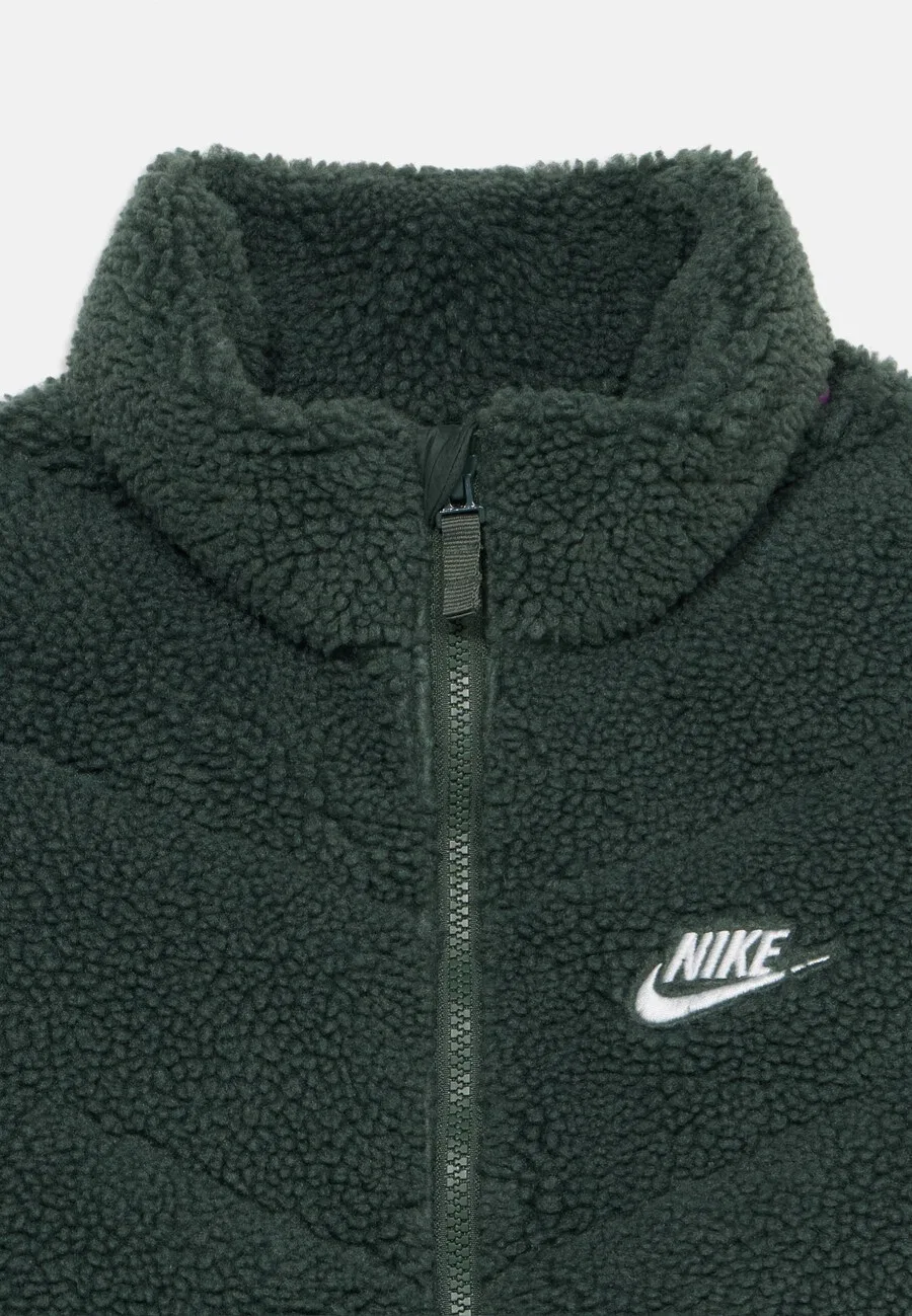 Флисовая куртка Nike Sportswear зеленого цвета — фото 3