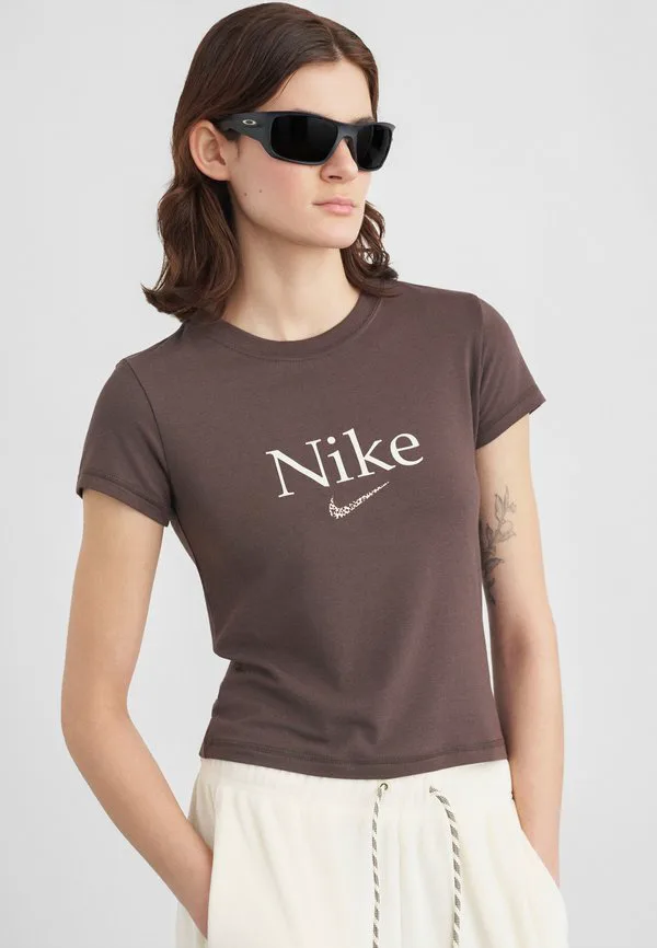 Футболка с принтом Nike Sportswear, Baroque Brown — фото 2