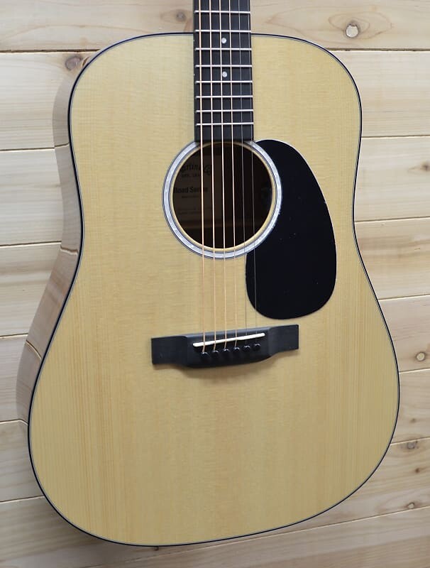 

Новая акустическая электрогитара Martin D12E Natural с футляром