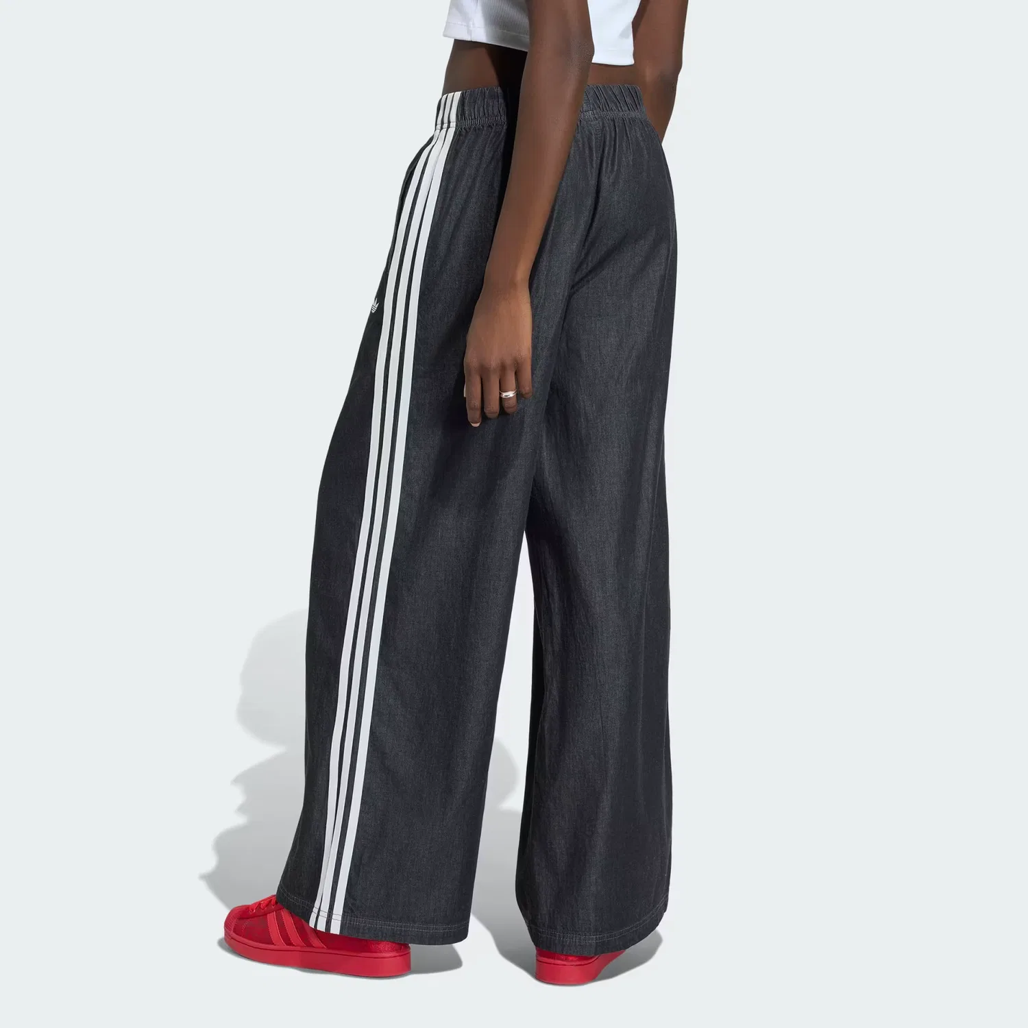 Женские джинсы свободного кроя Summer Glow Adidas Originals, черный деним — фото 2
