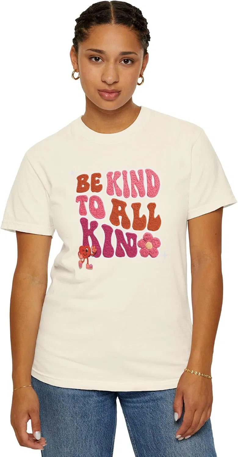 Женская футболка с принтом Be Kind to All Kinds, молочно-белый — фото 3
