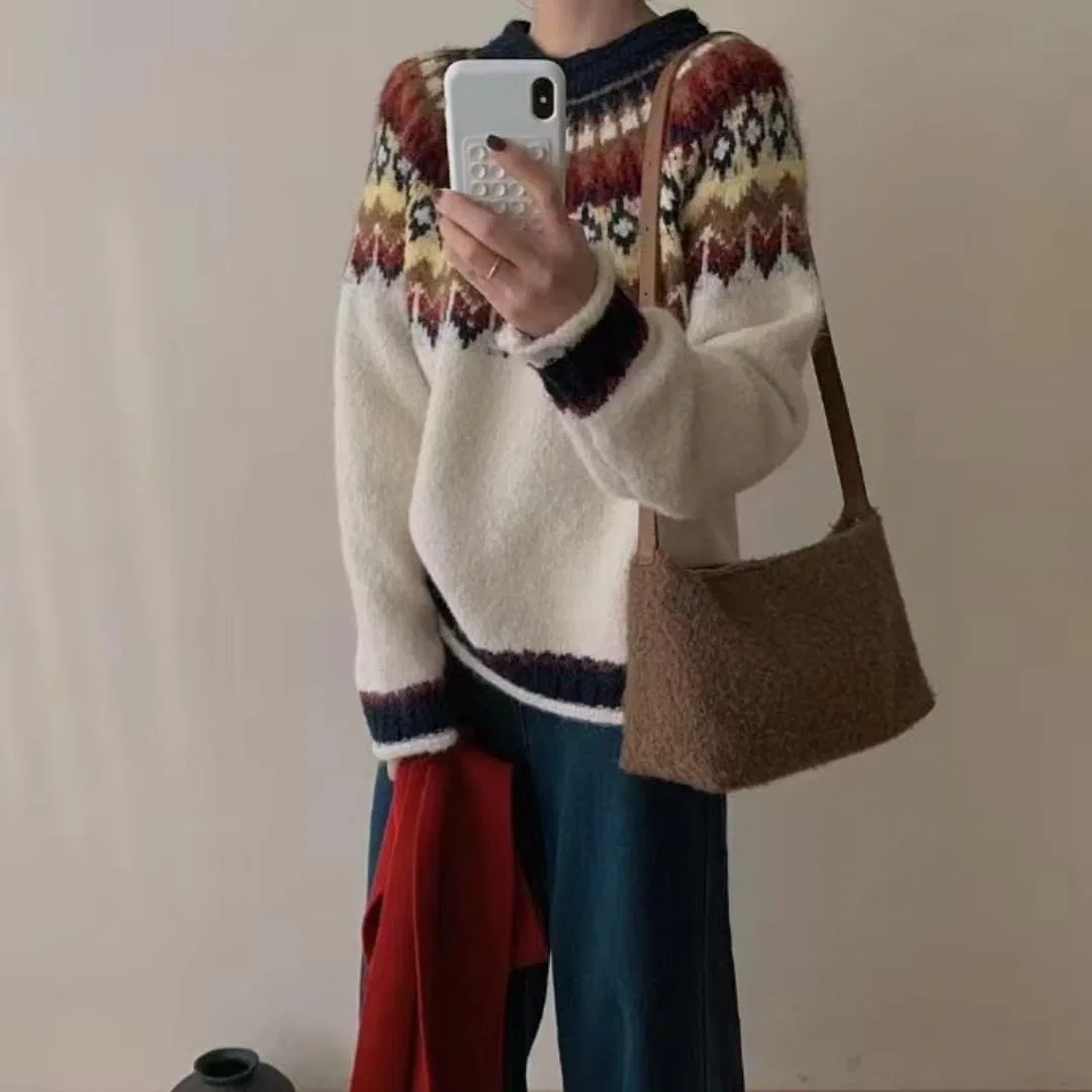 Женский свитер с принтом Vintage Red Jacquard Christmas, молочно-белый — фото 2