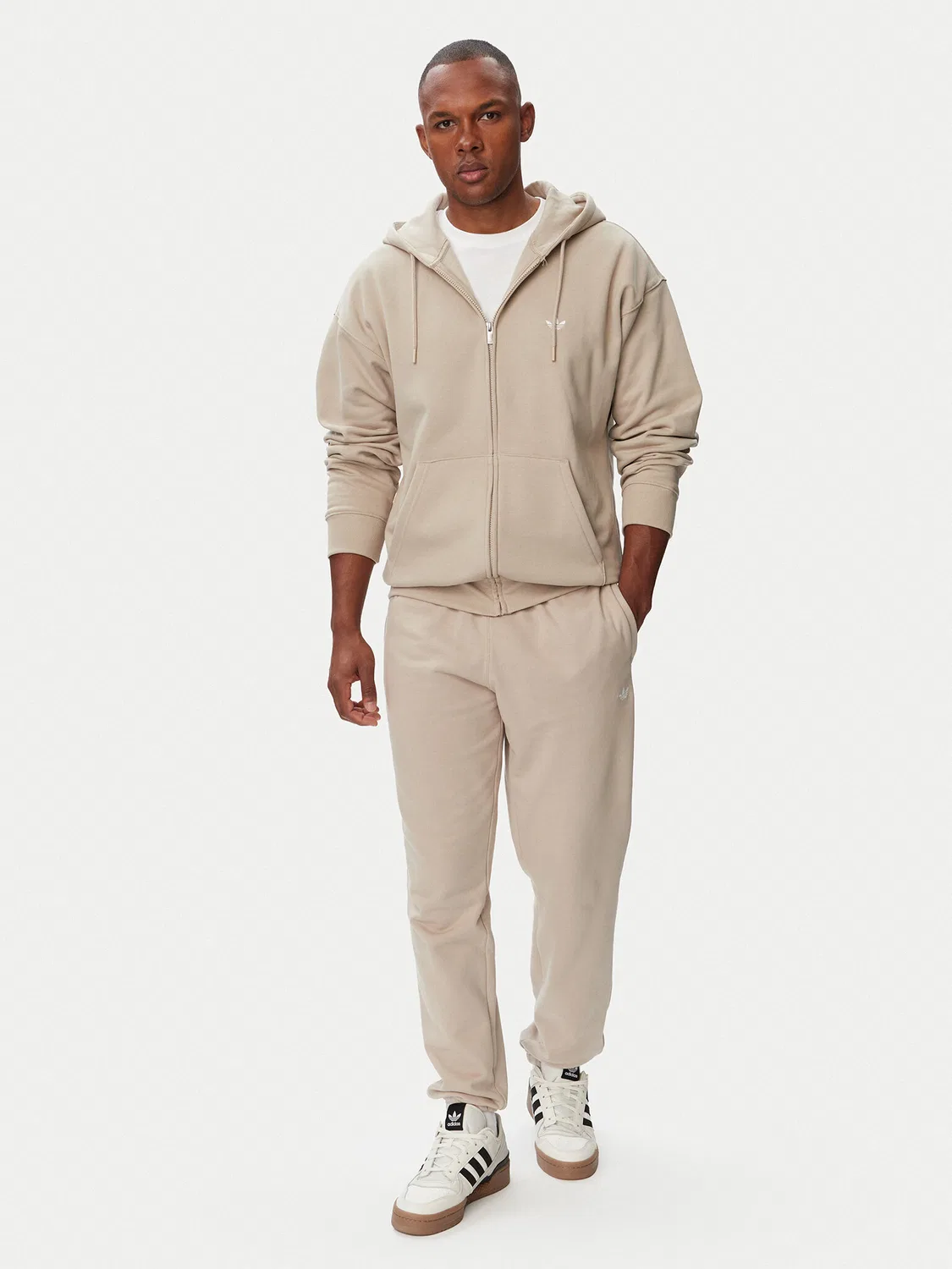 Мужской свитшот свободного кроя Trefoil Essentials Adidas, бежевый — фото 2