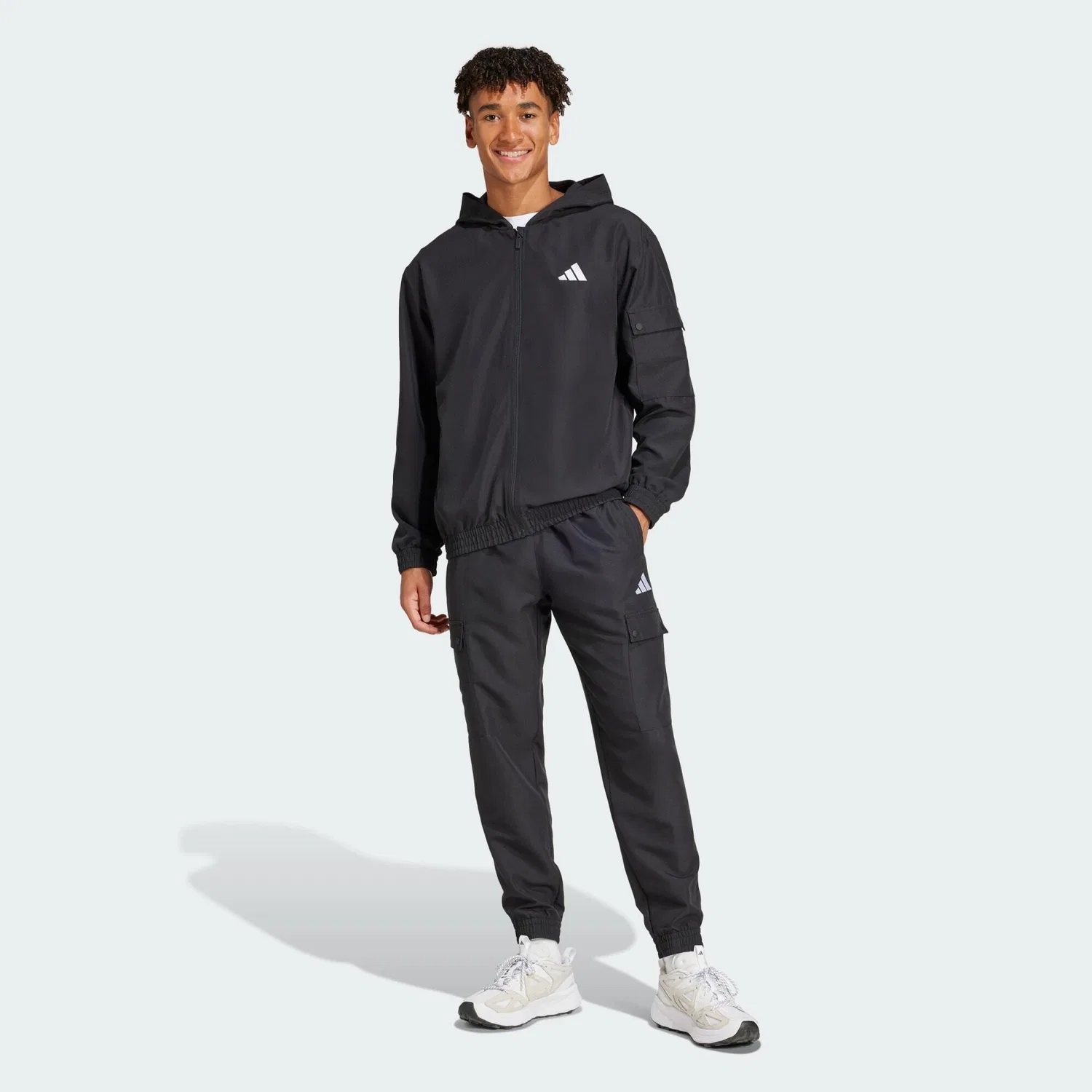 Мужской спортивный костюм с капюшоном Sportswear Woven Cargo Adidas, Schwarz