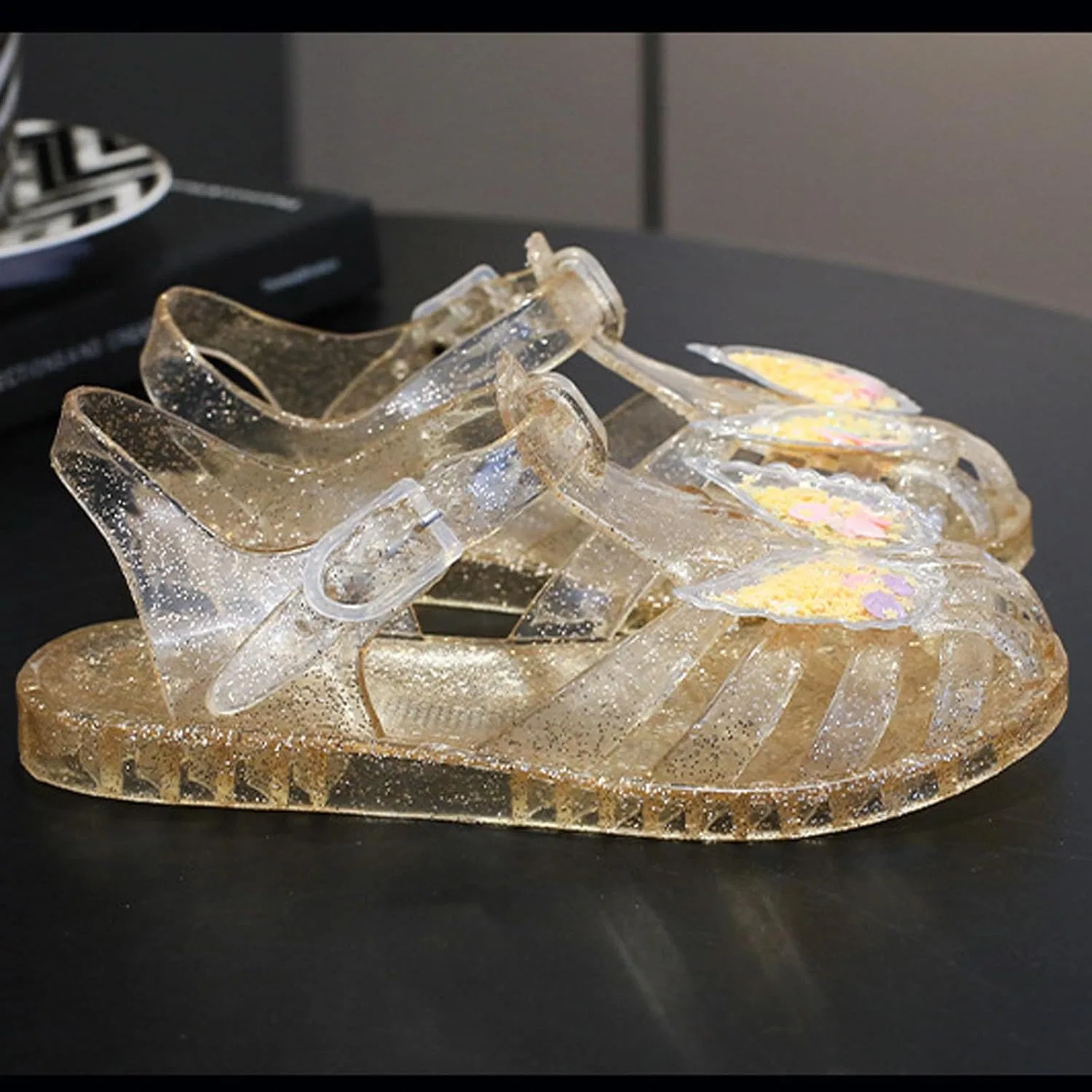Детские сандалии для девочек с принтом бабочки Girl Jelly Sandals Kids Sequin Butterfly Princess Shoes Cute Closed Toe Summer Beach Flat Sandal with Ankle Strap, Gold — фото 4