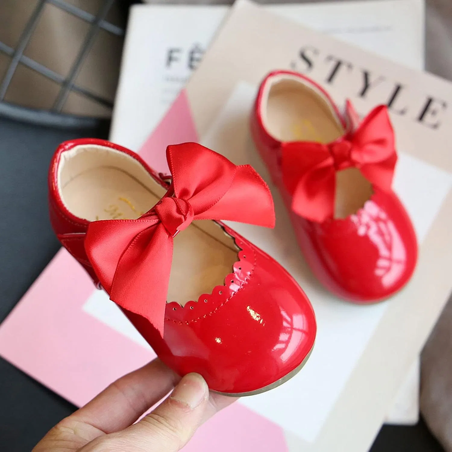 Детские туфли для девочек с бантом Patent Leather Mary Janes, Red — фото 4