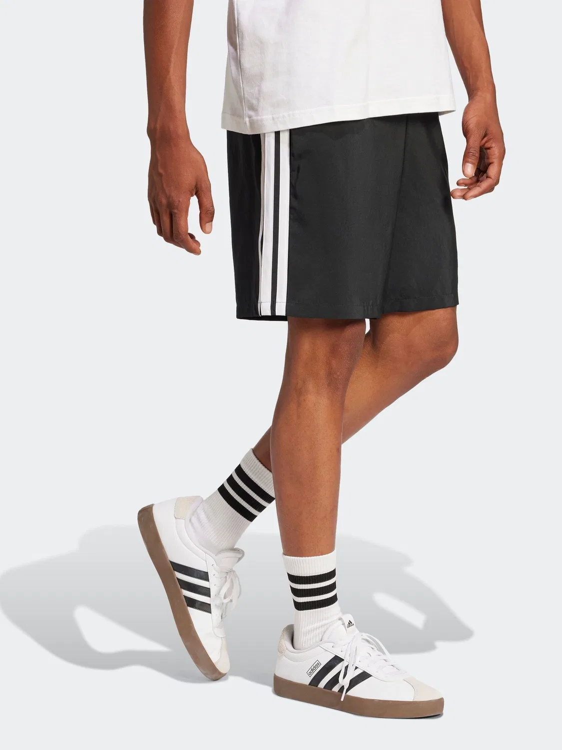 Шорты классические adidas Essentials Three Stripes, черный — фото 3