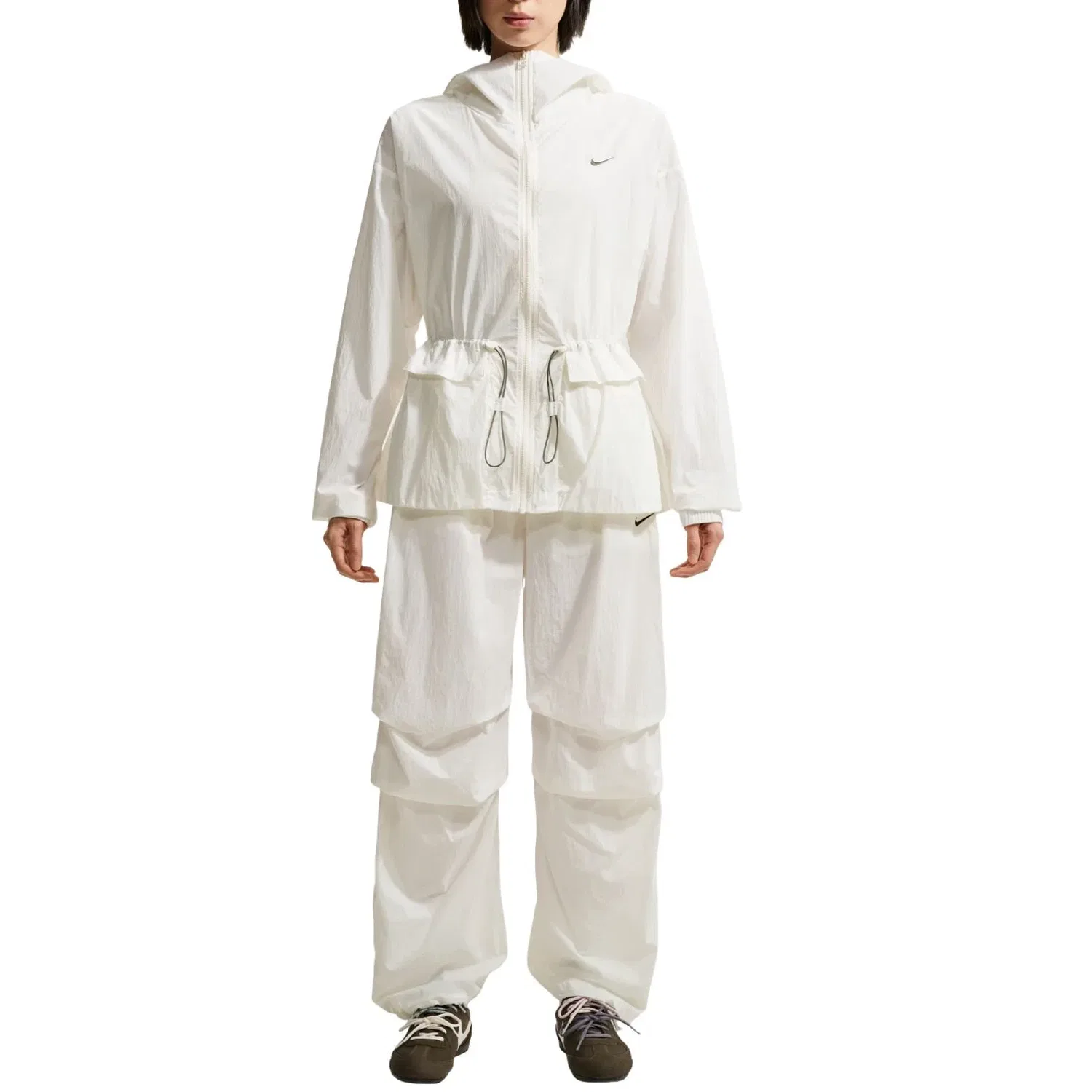 Женская куртка оверсайз с капюшоном Nike Sportswear Everything Wovens Oversized Hooded Jacket Sail, белый — фото 3