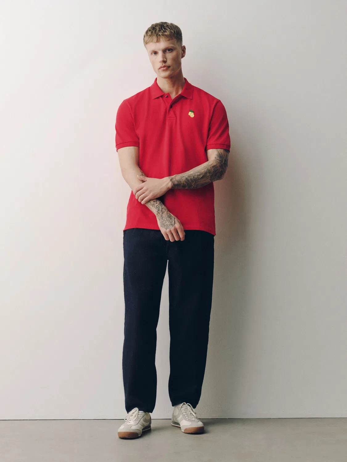 Поло Regular Fit с вышивкой лимона Next, красный яркий — фото 3