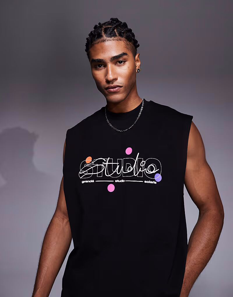 

Майка ASOS DESIGN большого размера с объемным текстовым принтом черного цвета