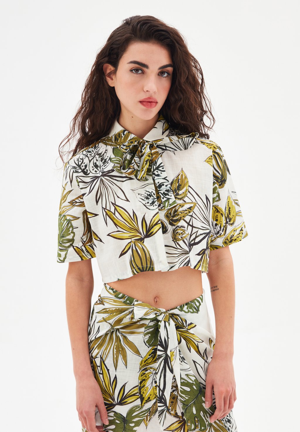 

Рубашка TIE NECK PATTERNED CROP adL, зеленый