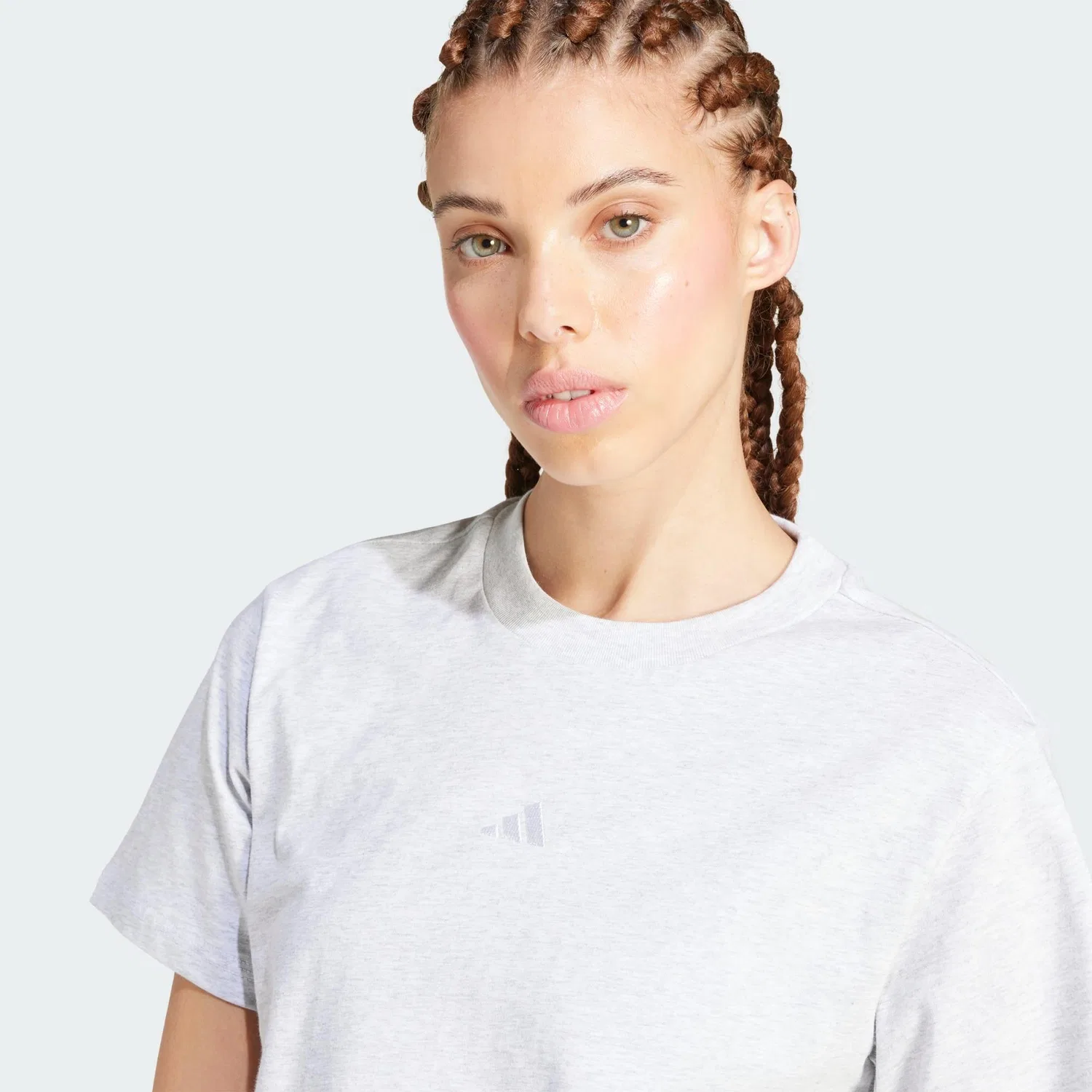 Мужская футболка с коротким рукавом Essentials Baumwoll-T-Shirt, kleines Logo Adidas, Hellgrau Weiss — фото 4