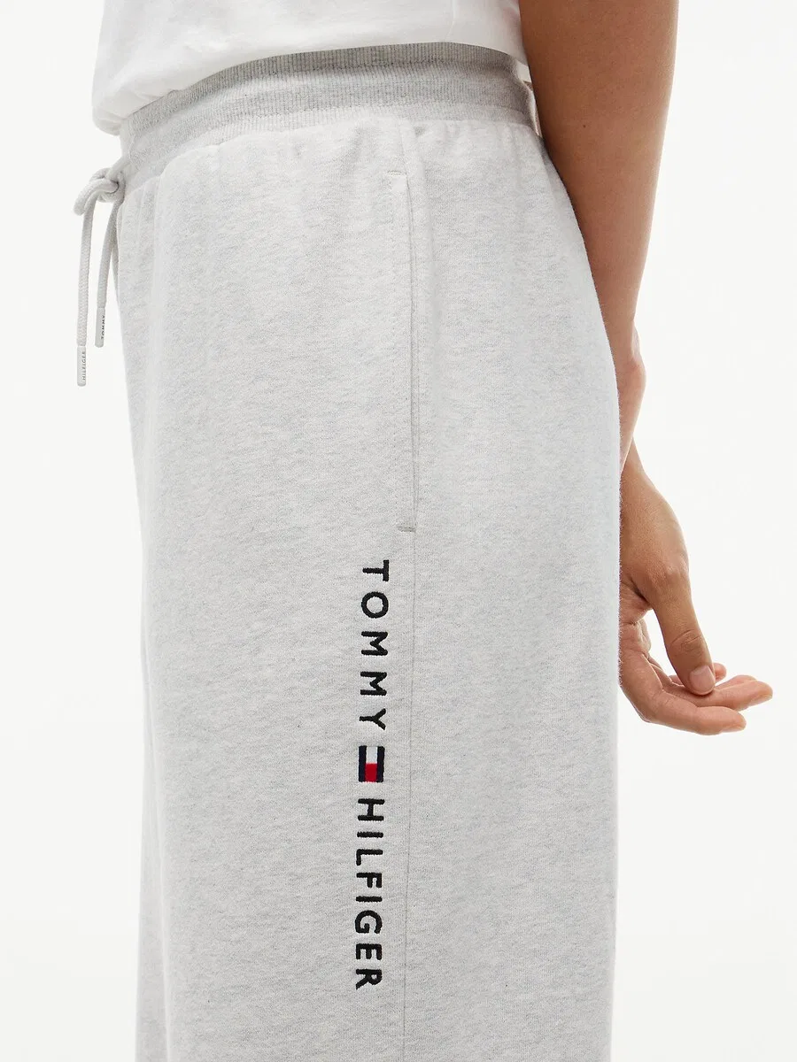 Брюки свободного кроя TOMMY HILFIGER 'Essential' серого цвета — фото 2