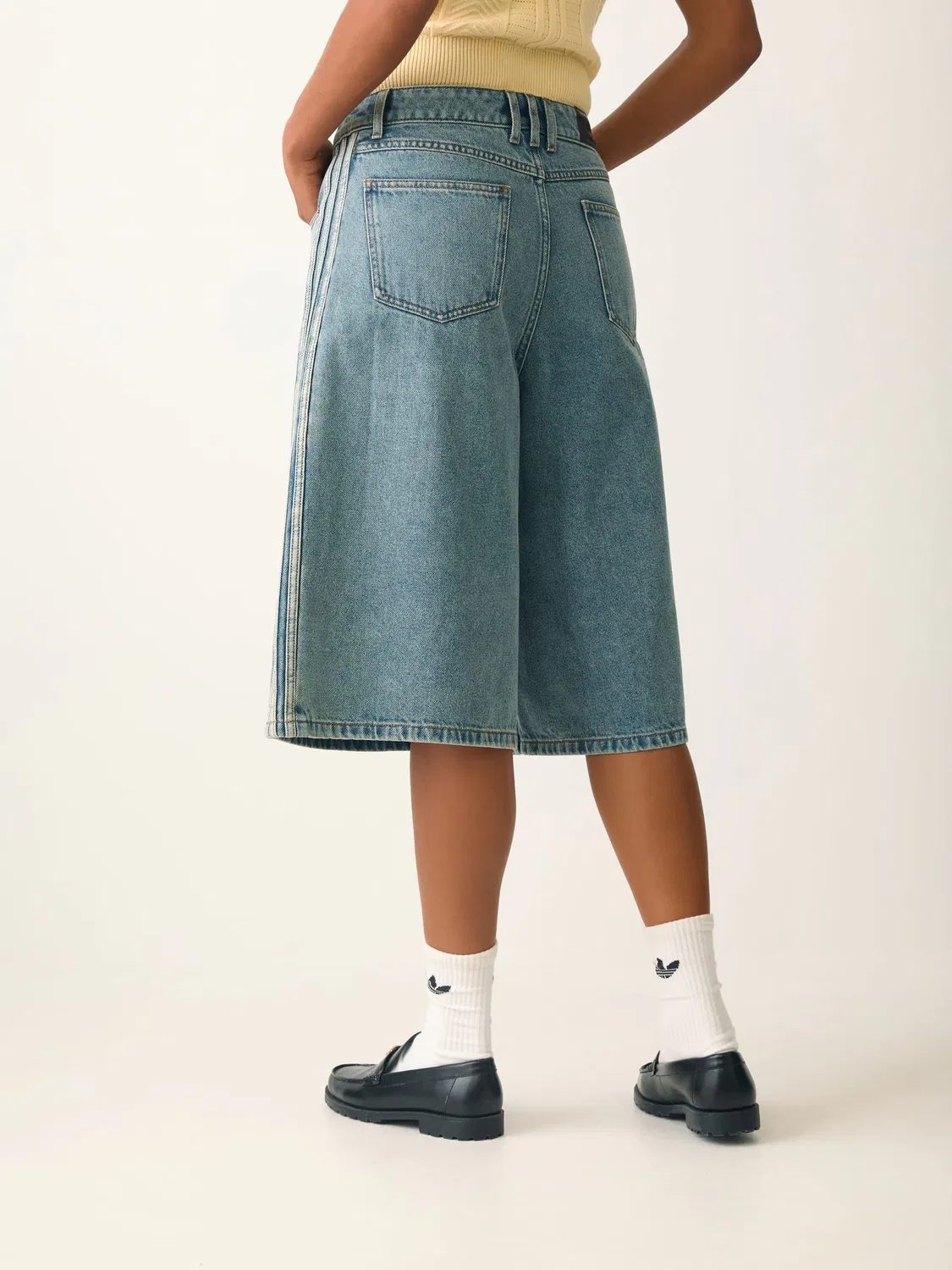 Шорты джинсовые Mid Rise Denim Jorts, adidas Originals, синий деним — фото 3