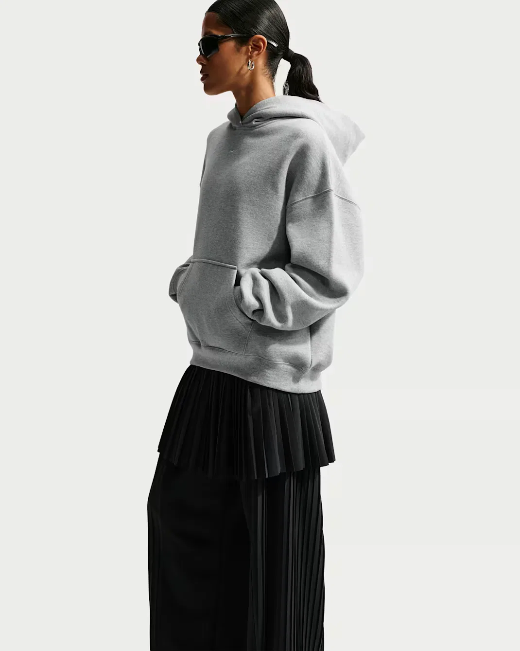Женская толстовка с капюшоном оверсайз Nike Studio Fleece Medium Weight, Dark Grey Heather/Sail — фото 3