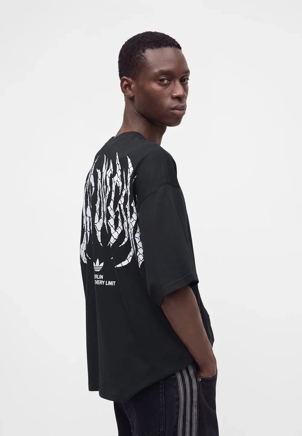 Футболка унисекс с принтом "Берлин" Adidas Originals, Core Black — фото 4