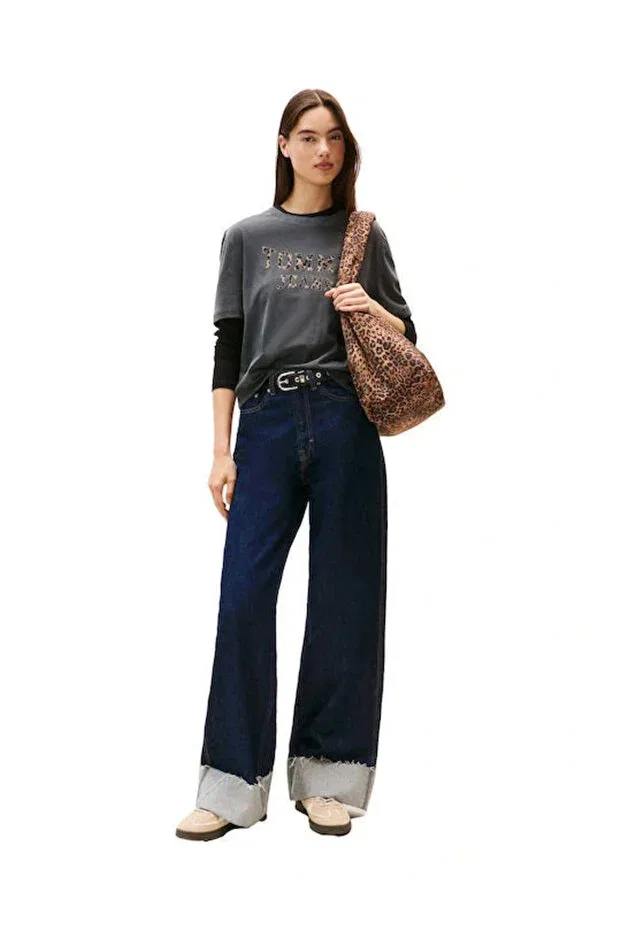 Женская футболка с принтом TJW Box Cut Leopard Print College Style Tommy Hilfiger, Triple Black — фото 3