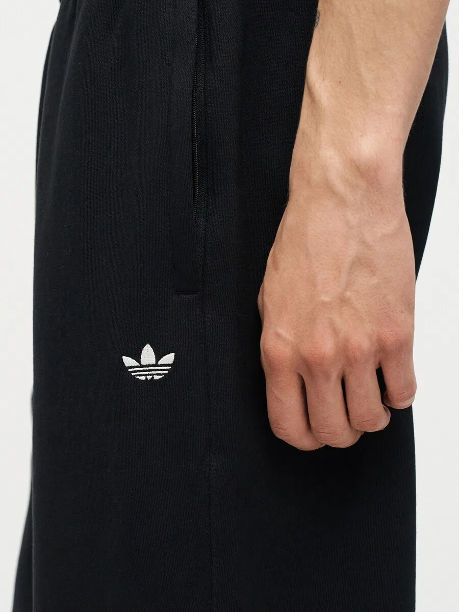 Зауженные брюки ADIDAS ORIGINALS 'ESS' черного цвета — фото 2