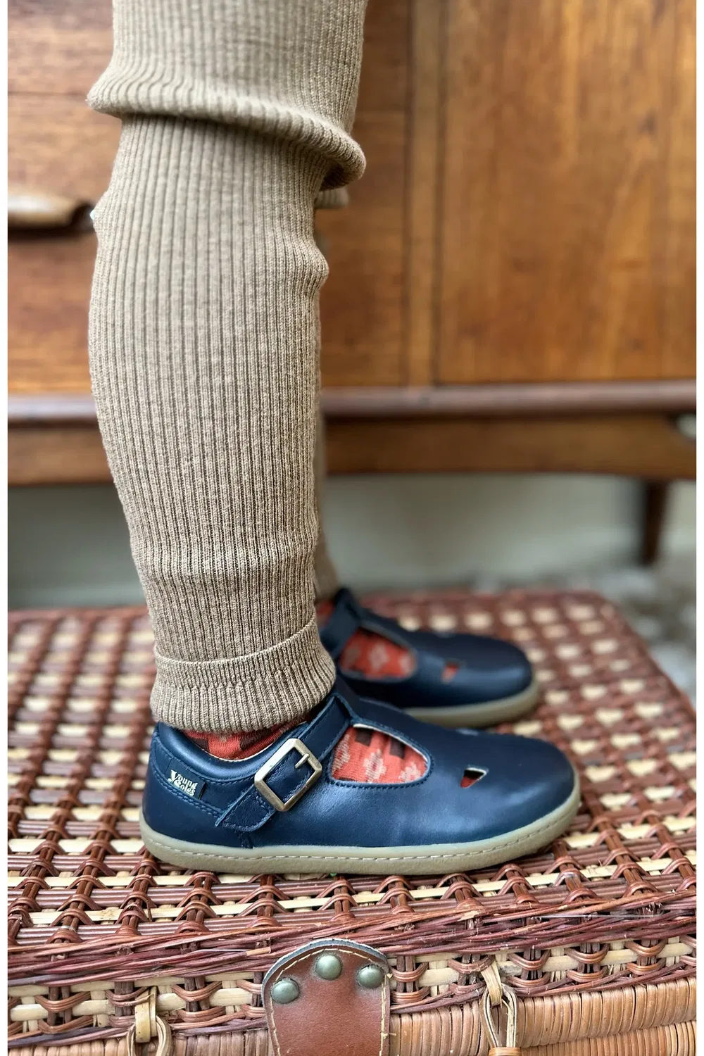 Детские сандалии босоножки barefoot Darcey Young Soles, темно синий — фото 2