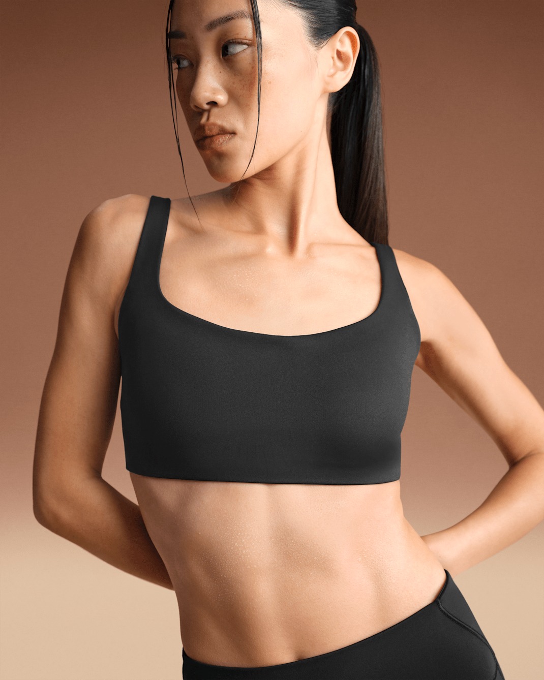 

Спортивный топ NikeSKIMS Matte Women's Scoop-Neck, черный