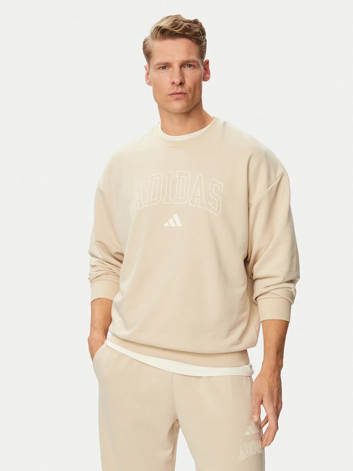 Мужская толстовка стандартного кроя Seasonal Essentials Collegiate French Terry Crew Adidas, бежевый