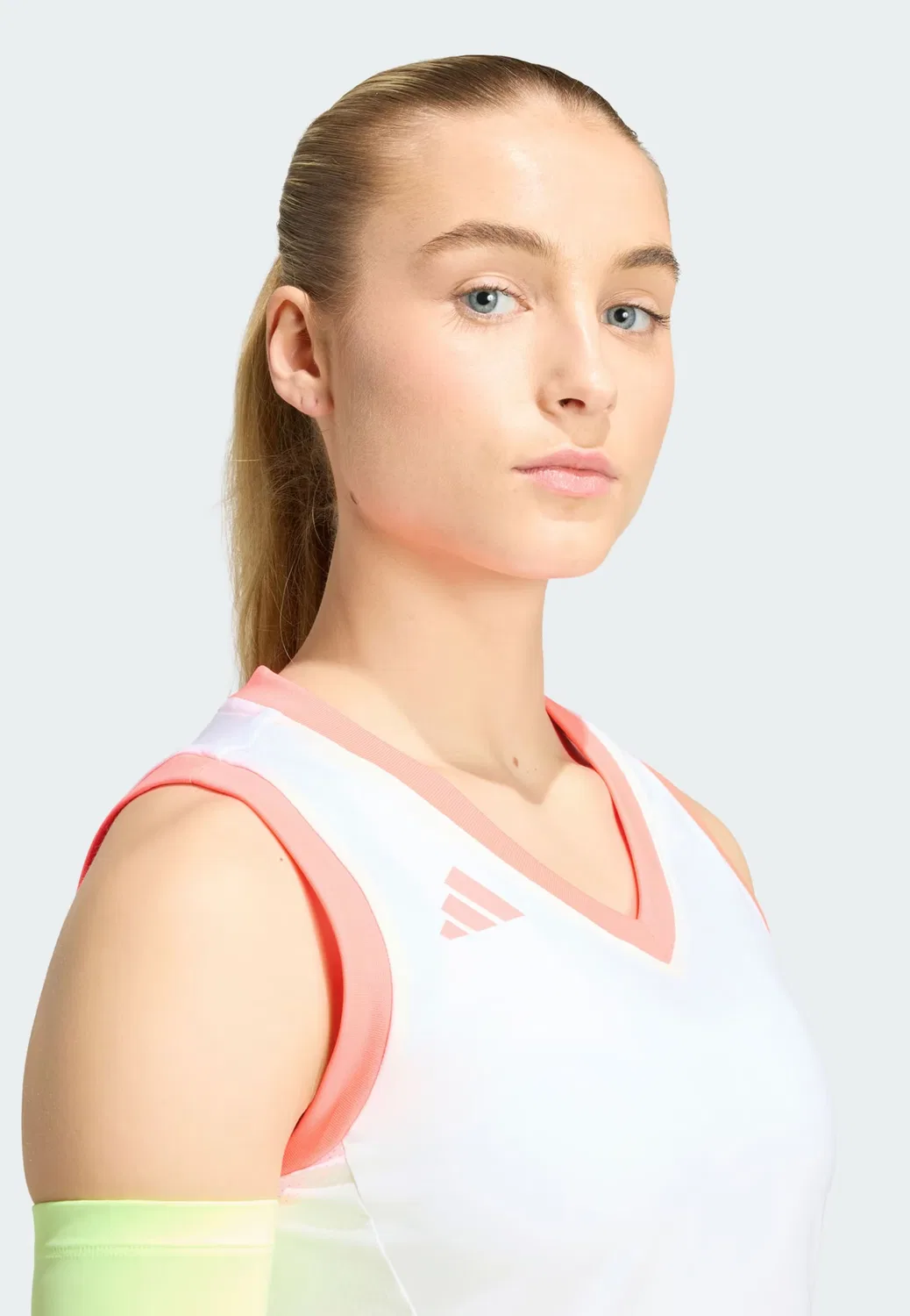 Спортивная футболка Adidas Performance Quickset белого цвета — фото 4