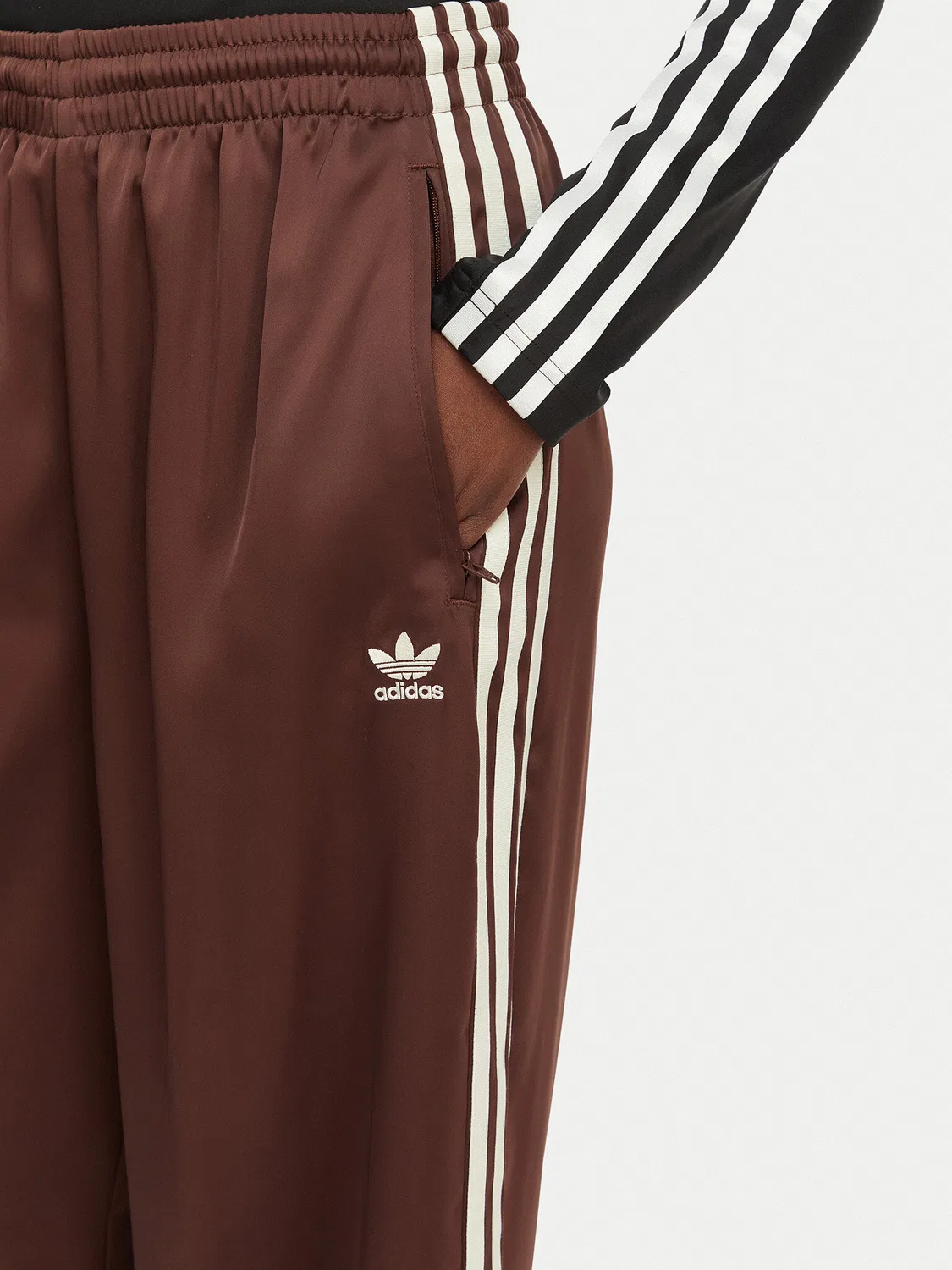 Женские спортивные штаны с широкими штанинами adicolor Satin Adidas, коричневый — фото 4