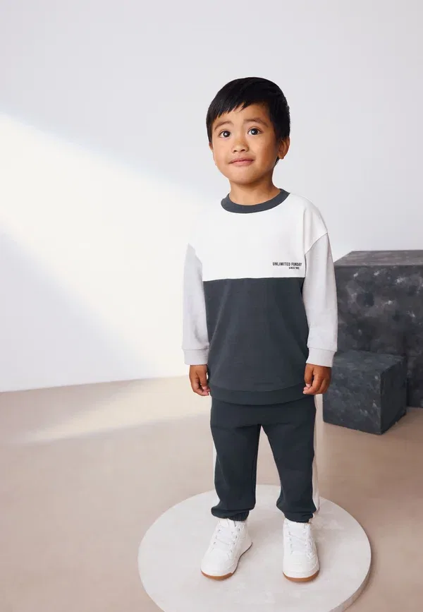 Костюм спортивный из 100% хлопка Long sleeve soft touch and joggers set Next Black/White, белый
