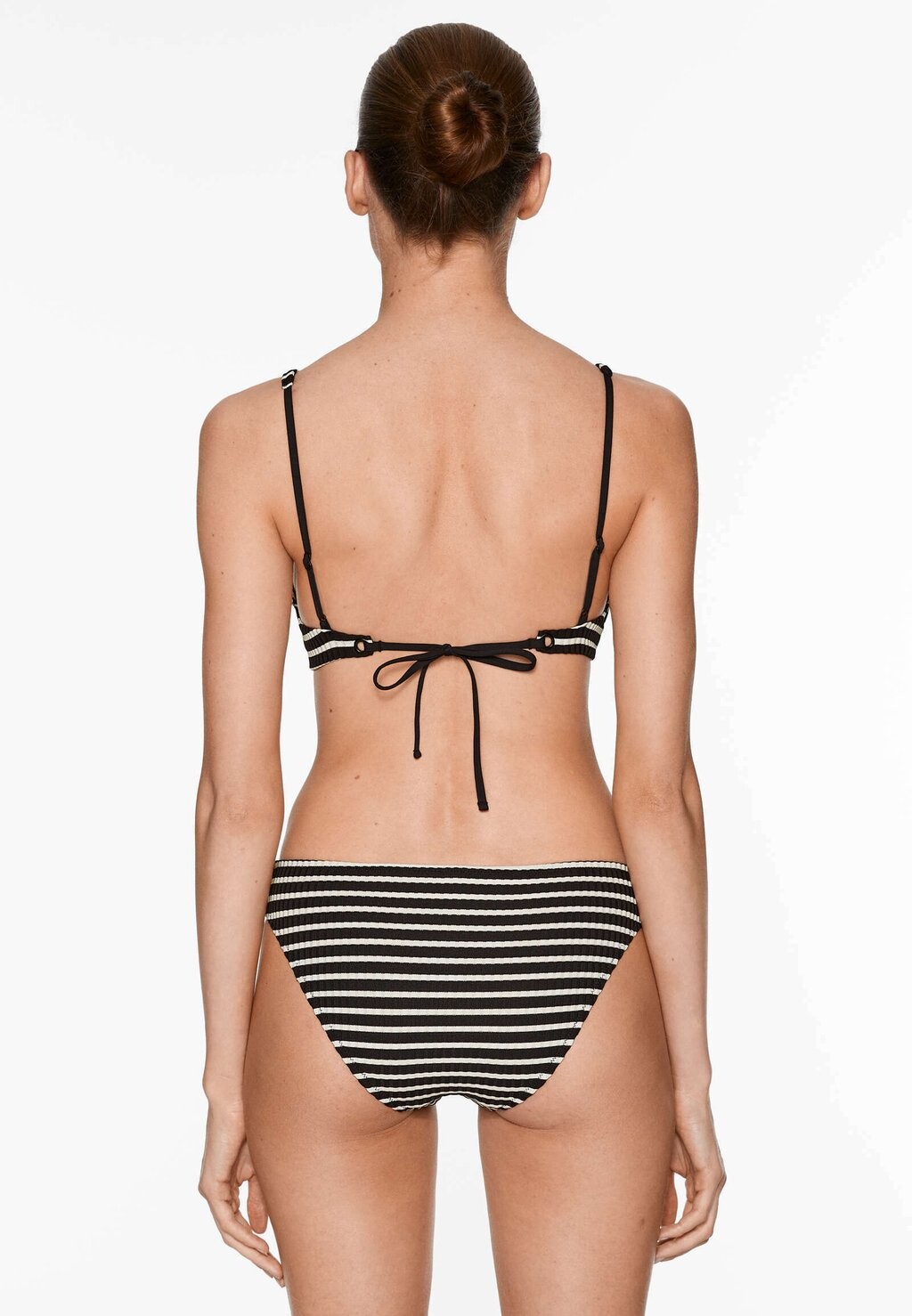 

Верх бикини STRIPED TEXTURED HALTER OYSHO, черный