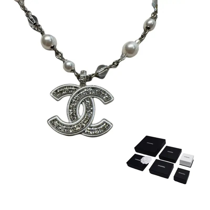 

Chanel Серебряное колье с двойной буквой С для женщин
