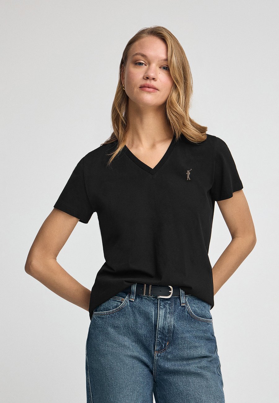 

Футболка Polo Club SHORT SLEEVE V NECK REGULAR FIT SS SF VN 2025 RIGBY GO, Black, Черный, Футболка Polo Club SHORT SLEEVE V NECK REGULAR FIT SS SF VN 2025 RIGBY GO, Black