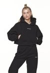 

Пуловер SALITA OVERSIZED CROPPED HOODIE Pegador, черный