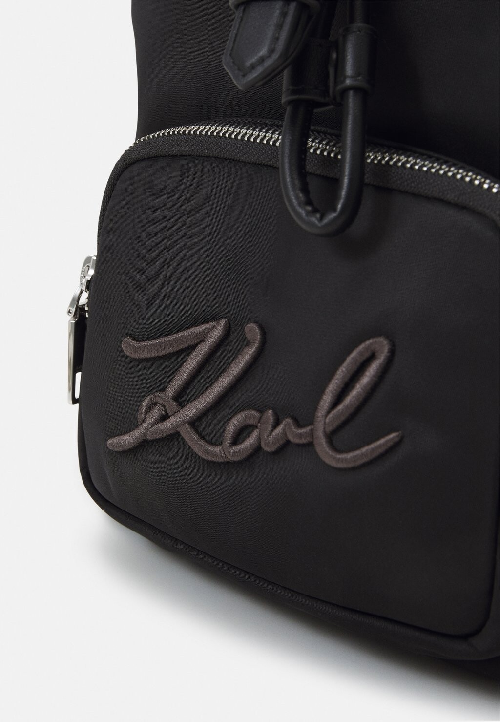 

Рюкзак Signature Flap KARL LAGERFELD, черный