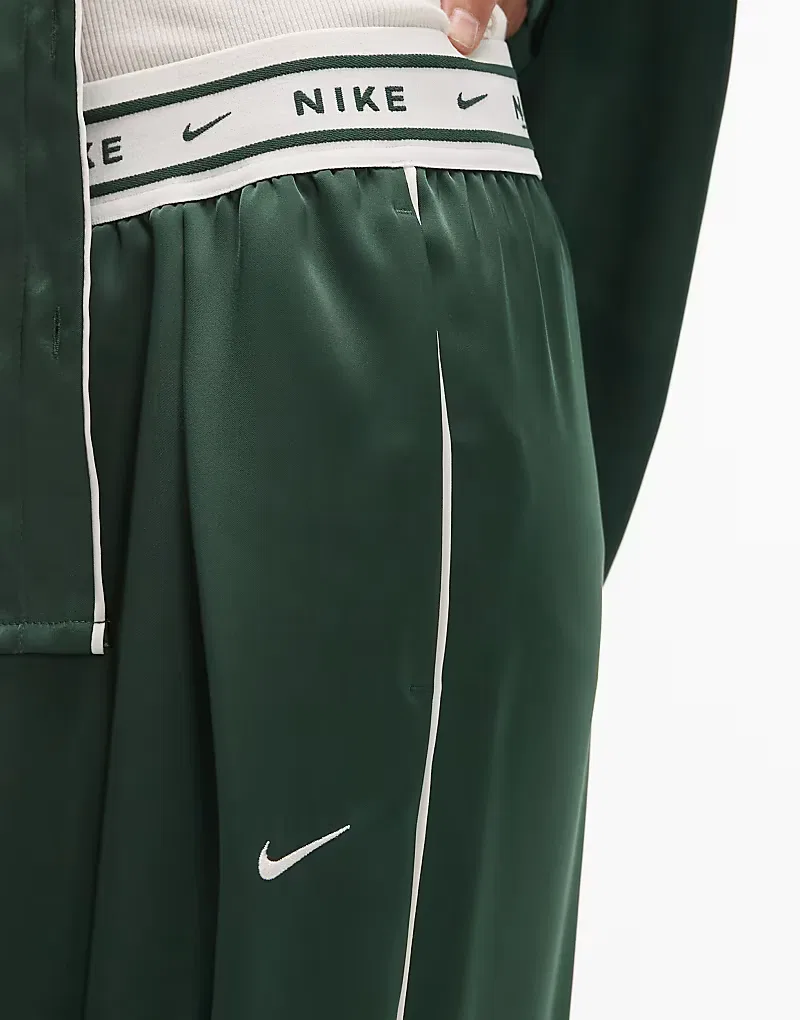 Атласные брюки Nike с широкими штанинами и поясом, темно-зеленый — фото 2
