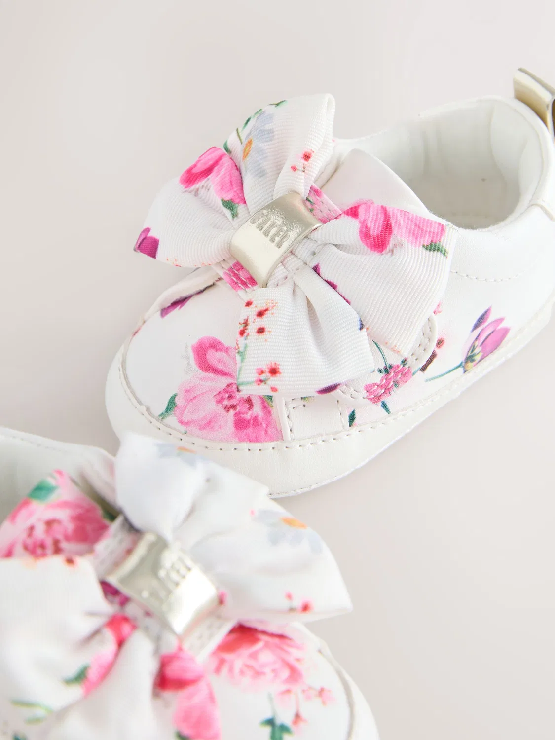 Кроссовки детские Organza Bow Padders Baker by Ted Baker, белый с цветочным принтом — фото 3
