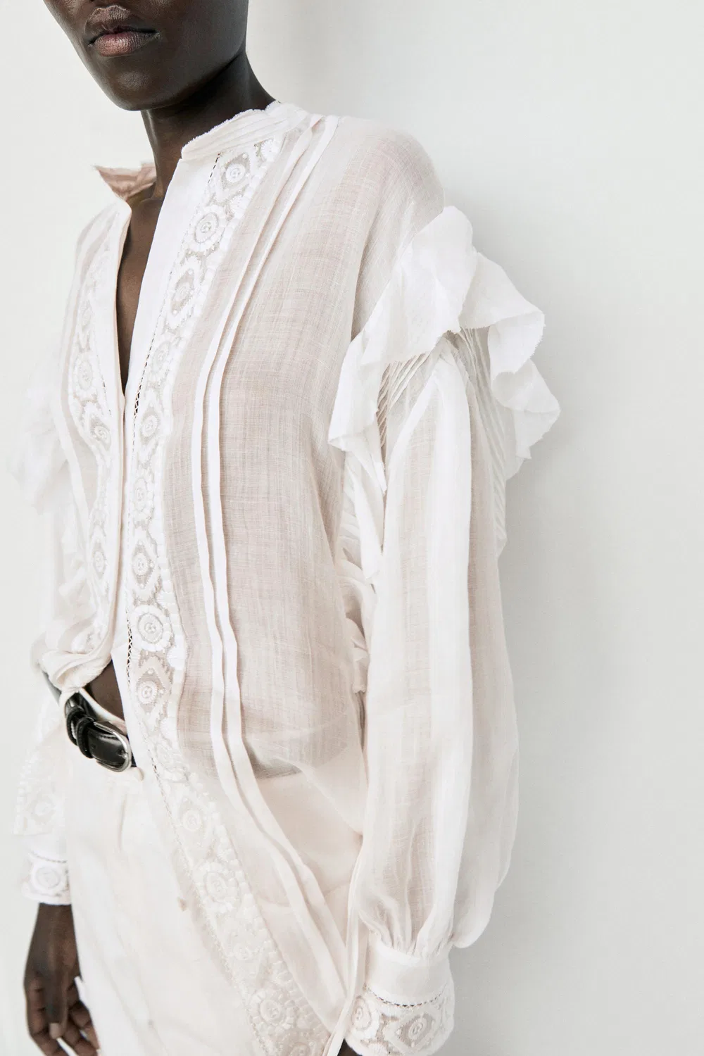 Блузка Massimo Dutti, с воротником, вышивкой и оборками, белый — фото 3