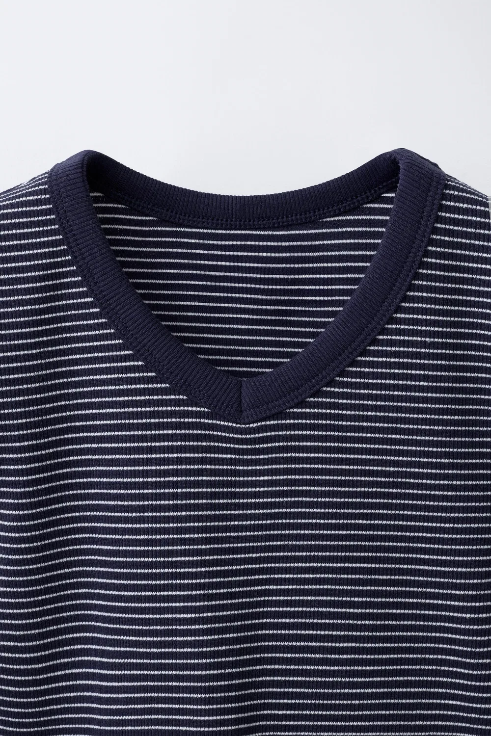 Полосатая ребристая футболка с V-образным вырезом ZARA, Stripes — фото 3