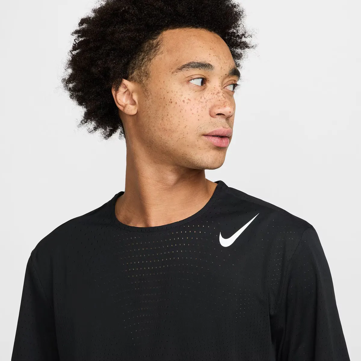Мужская футболка Nike Aeroswift, черный — фото 4