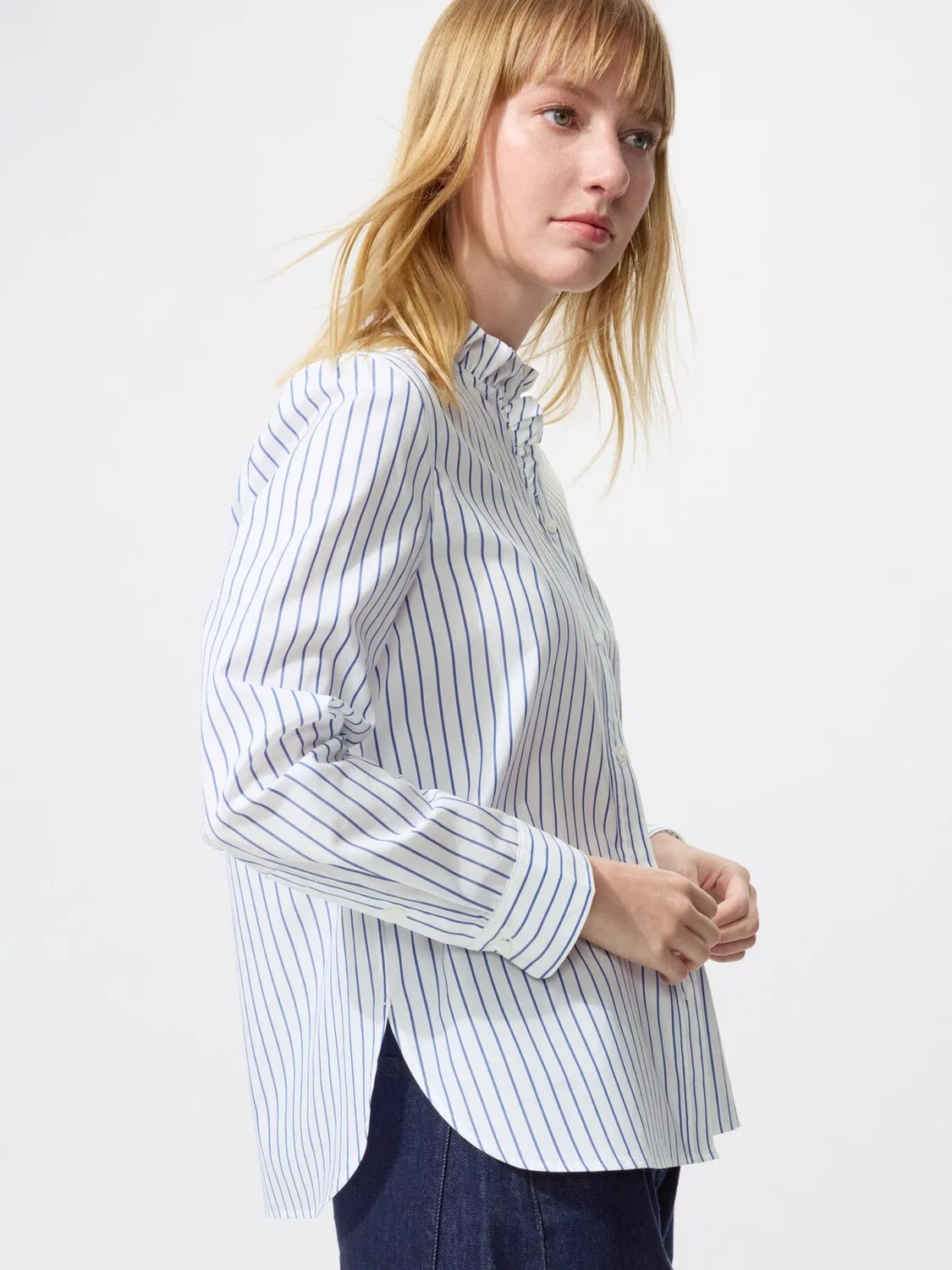 Рубашка Uniqlo, с оборками из смесовой хлопковой ткани, синий — фото 3
